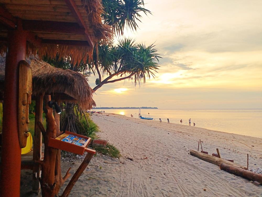 Oyo 2861 Hotel Gili Air & Restaurant Bagian luar foto
