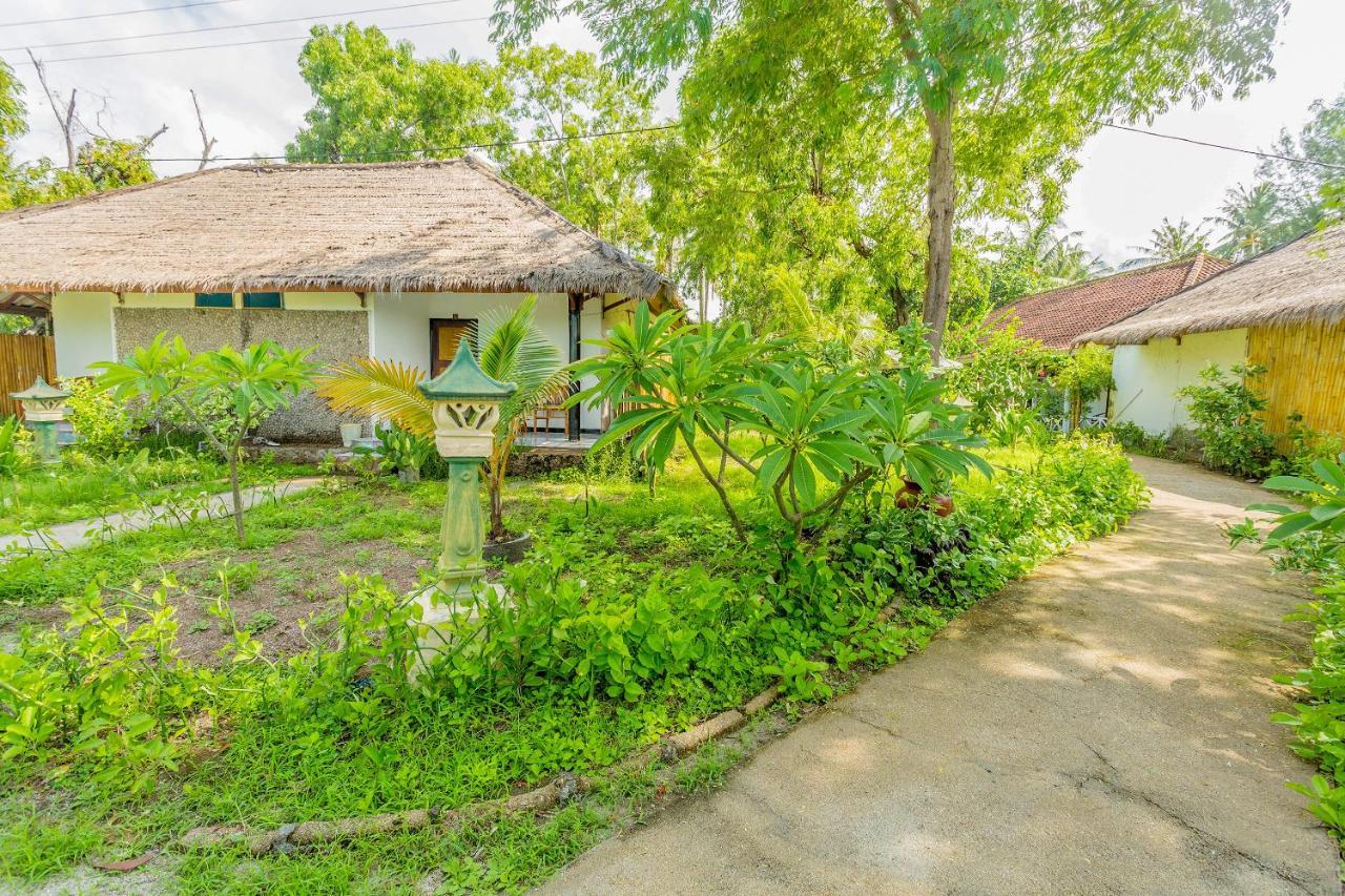 Oyo 2861 Hotel Gili Air & Restaurant Bagian luar foto